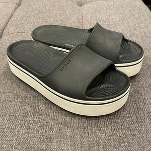 CROCS PLATFORMS SIZE 5